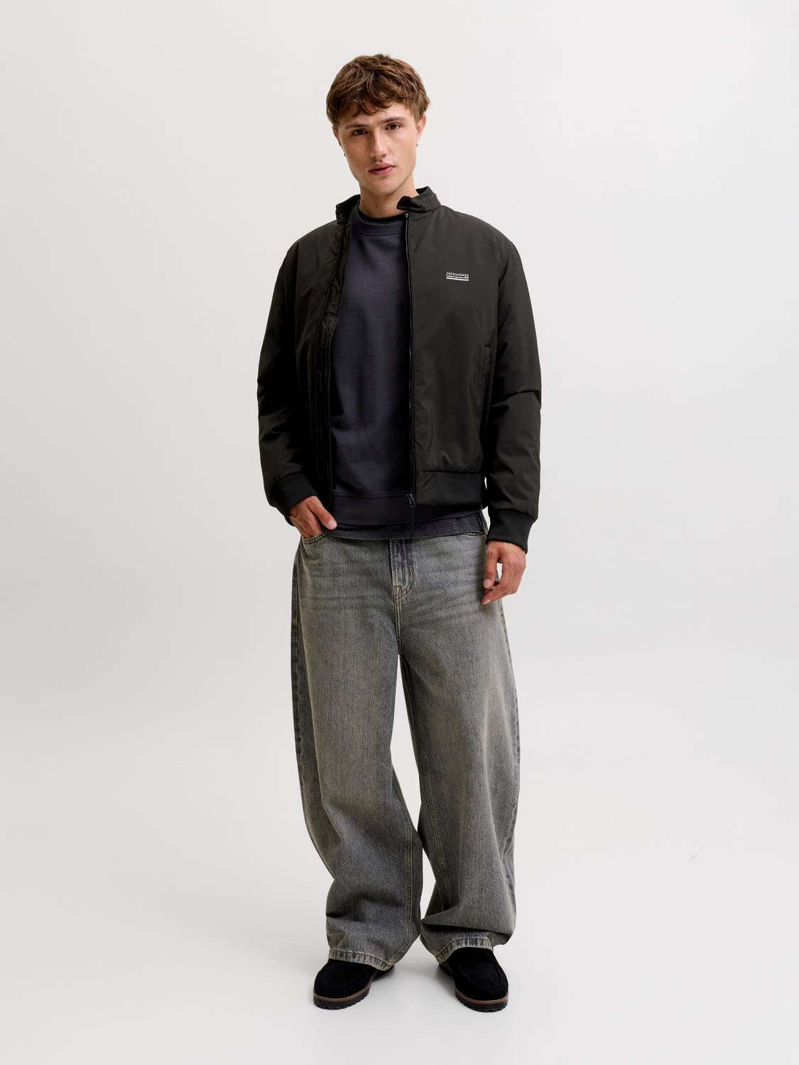 model_shot-front_full